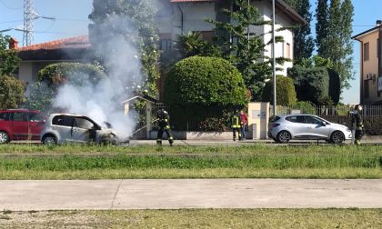 Automobile in fiamme a Corbetta FOTO