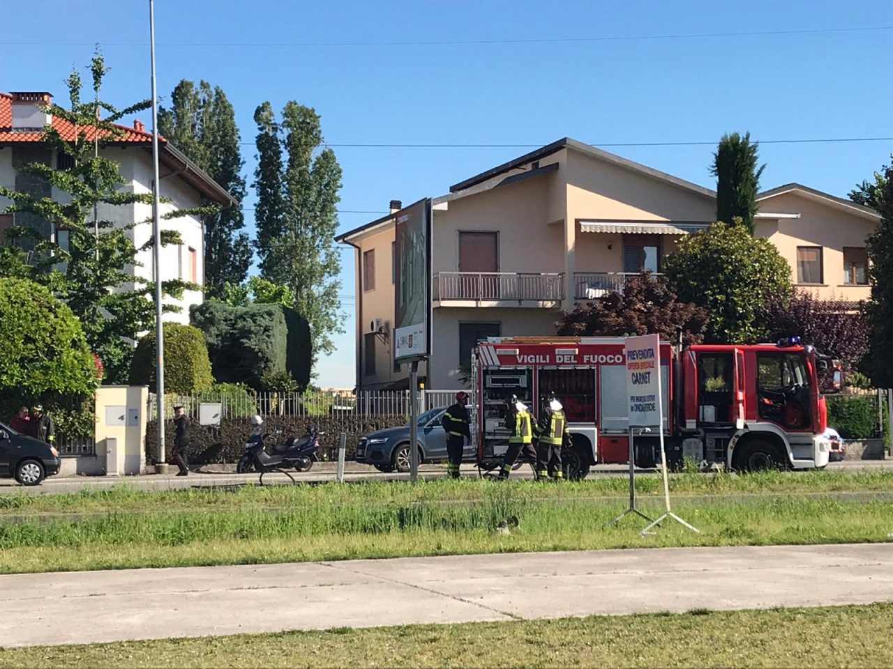Automobile in fiamme