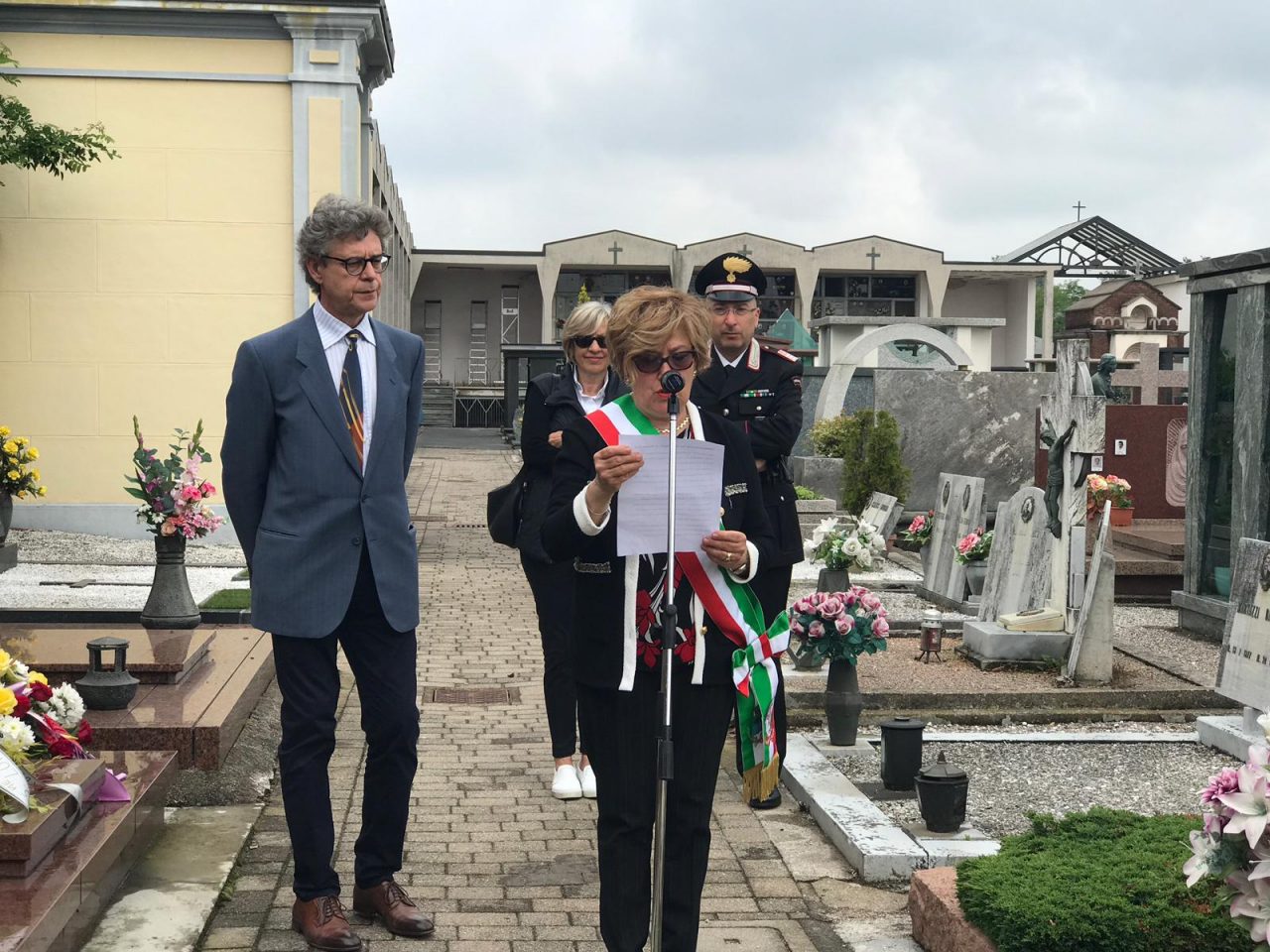 Walter Tobagi ricordato al cimitero di Cerro Maggiore dove riposa