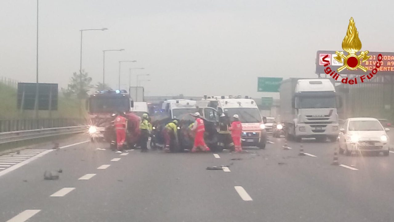 Traffico bloccato sulla A9 per un incidente tra Uboldo e Saronno FOTO