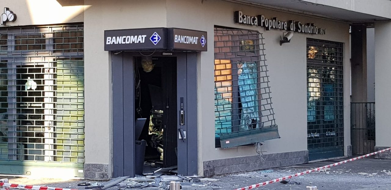 Assalto al bancomat a Pero: rapinatori in fuga FOTO