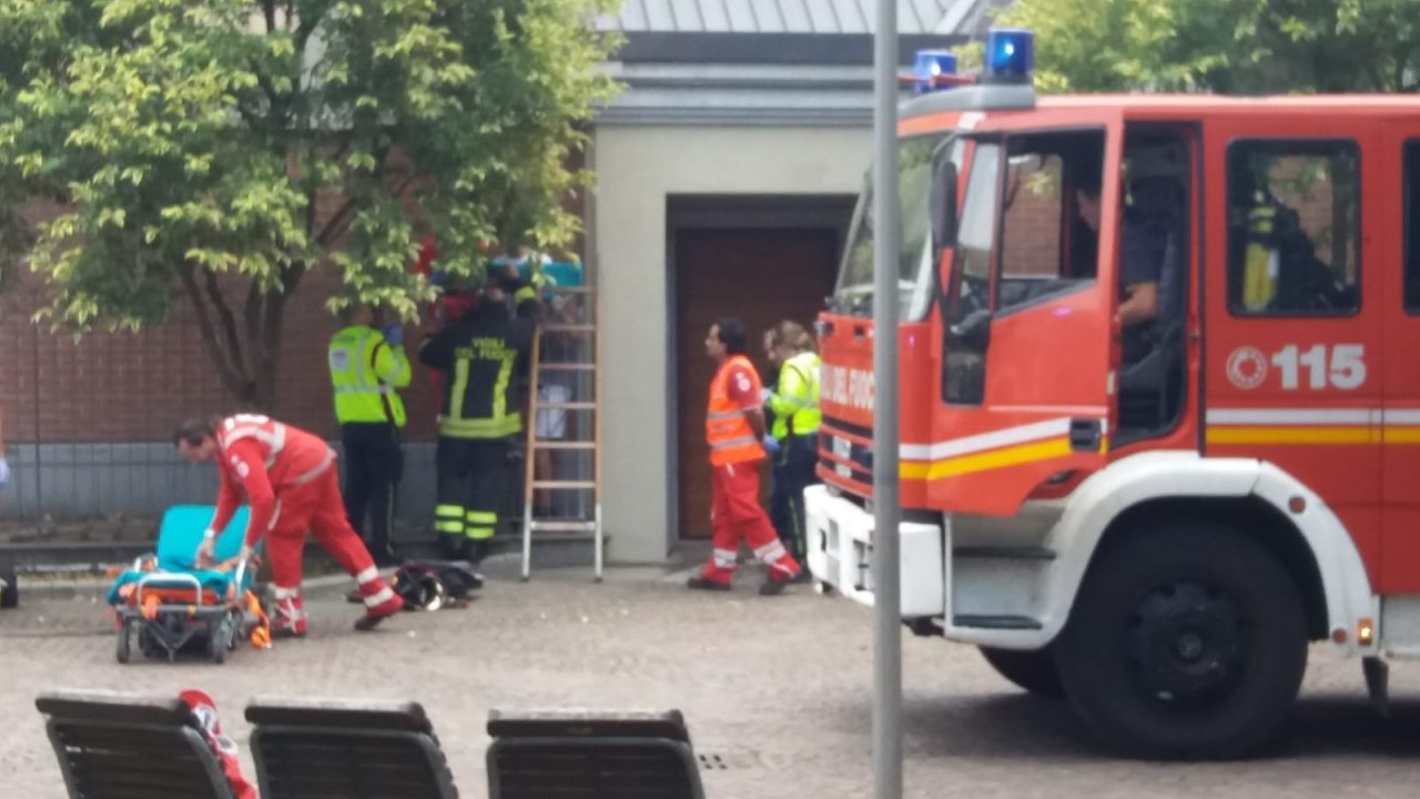 Rimane infilzato nella recinzione, paura per un ragazzo FOTO