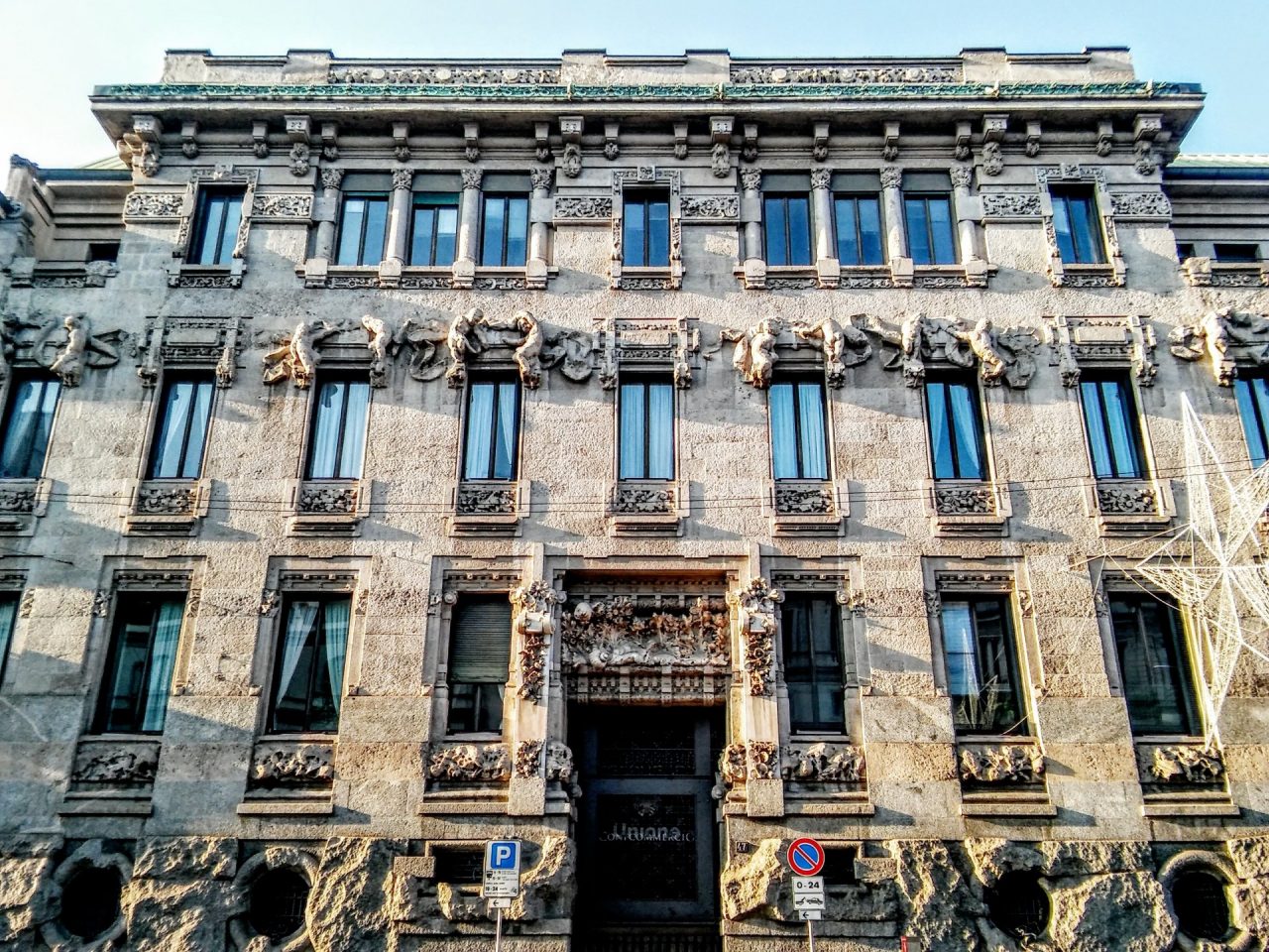 Le migliori collezioni di tesi IED Moda Milano in un’inedita installazione performativa