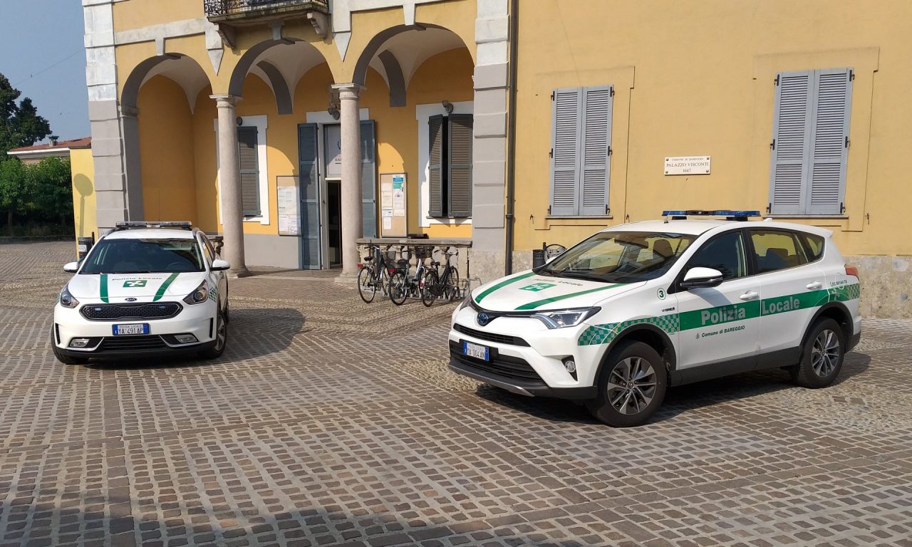 Due auto ibride per i vigili bareggesi