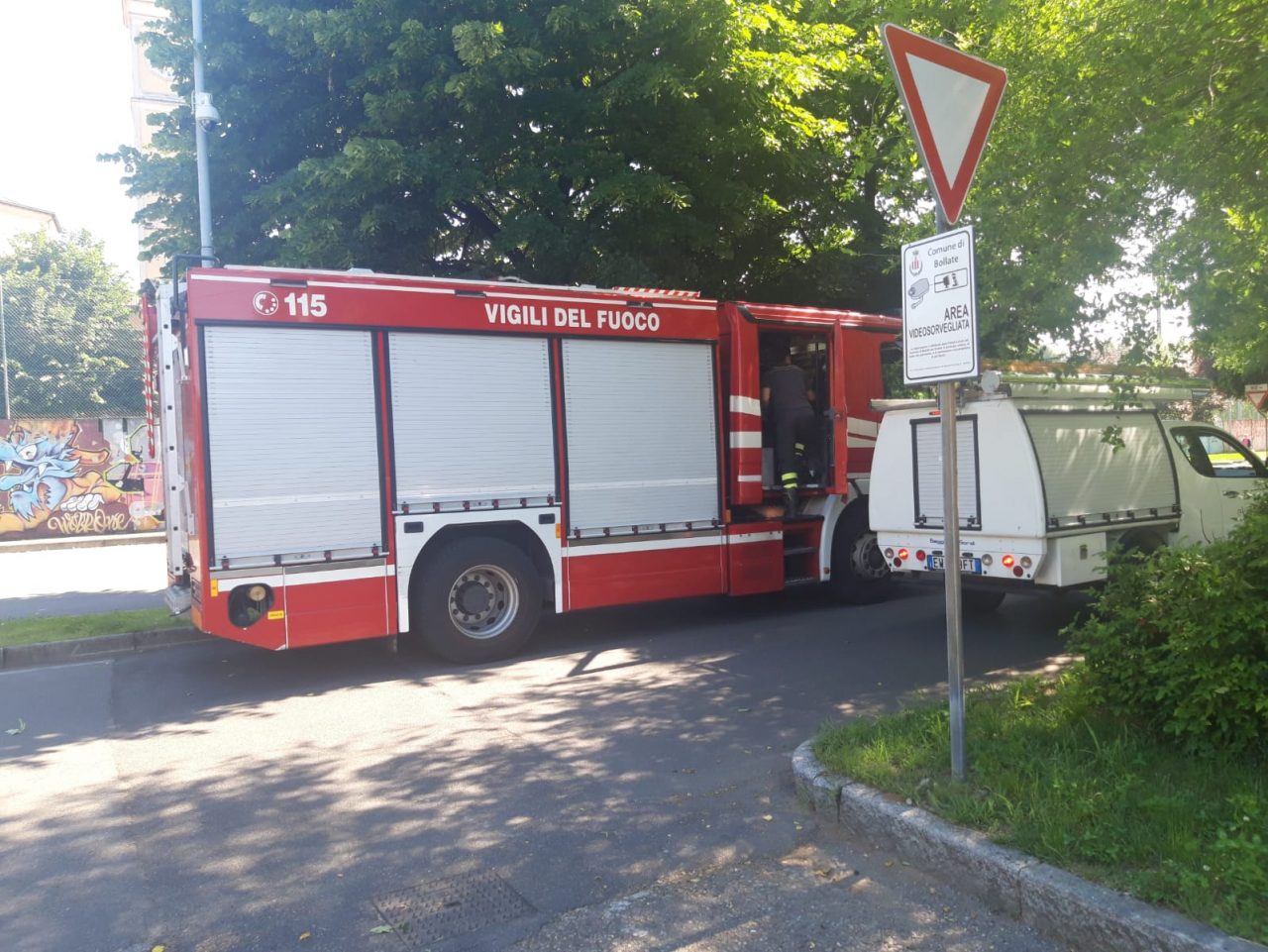 Guasto al quadro elettrico: scoppia un incendio