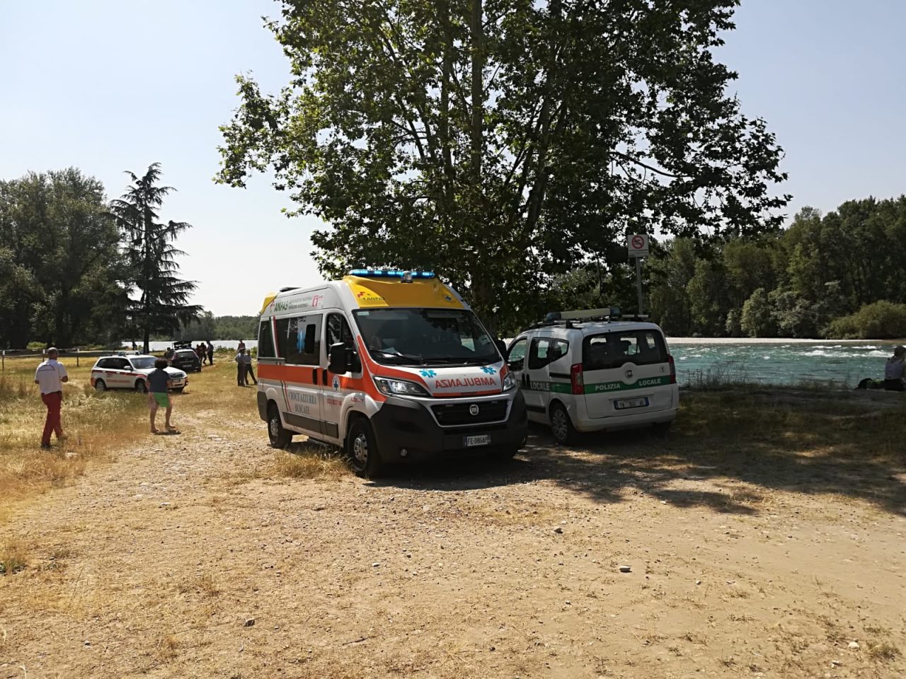 Cuggiono, cane nel Ticino arriva l'elisoccorso