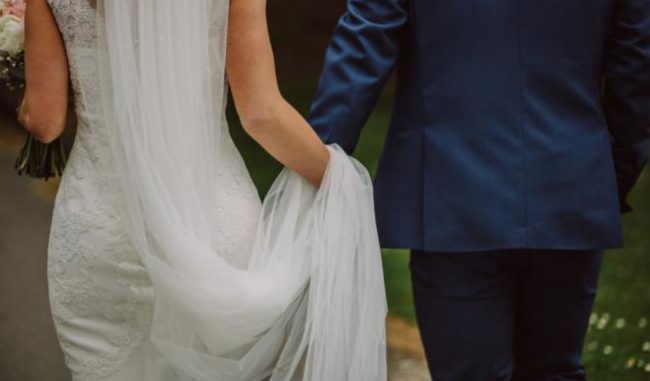 Si sposano per gioco in un reality ma ora devono divorziare per davvero