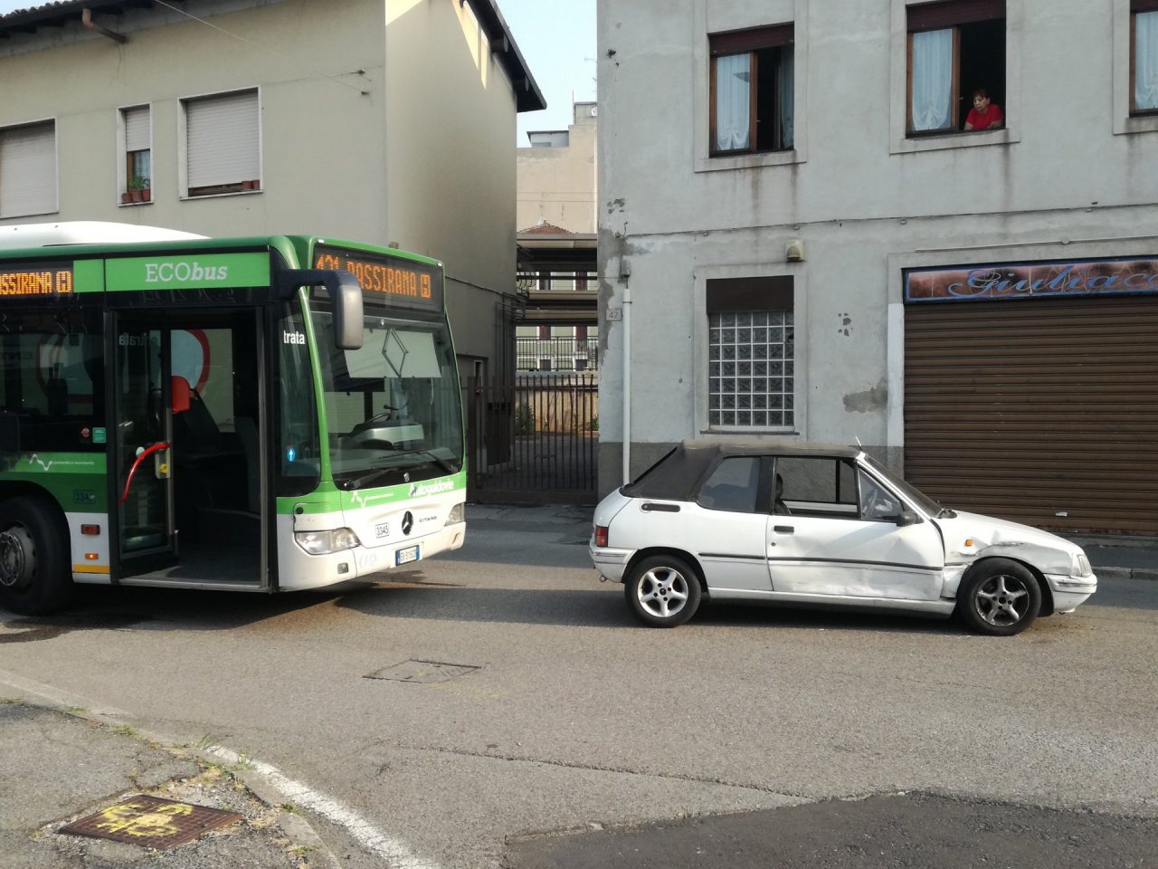 Incidente in via Magenta: cinque autobus bloccati