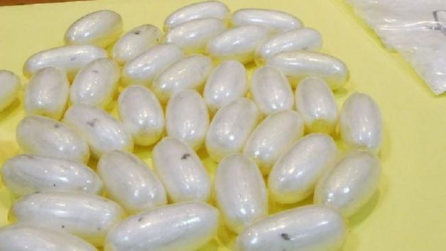 Ingerisce 103 ovuli di cocaina: fermato all’aeroporto di Linate