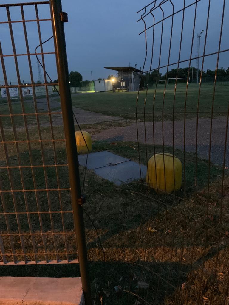 Campo Sportivo: ignoti si avventano contro la recinzione