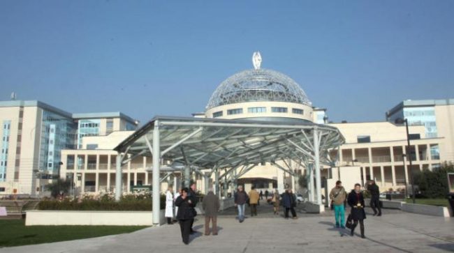 Ospedale San Raffaele, cede una grata: fa un volo di 13 metri ed è salvato dallo zaino