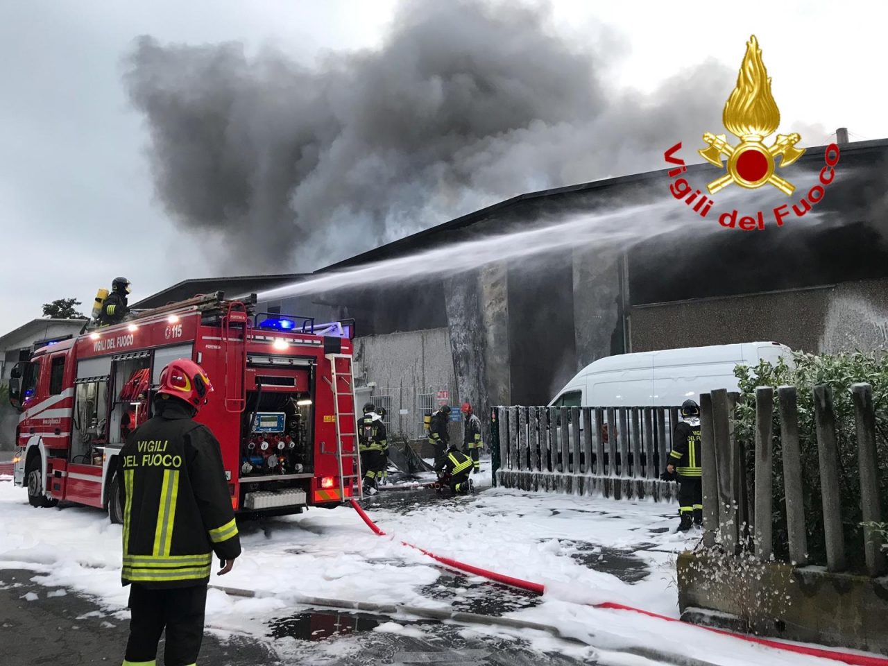 incendio in un deposito