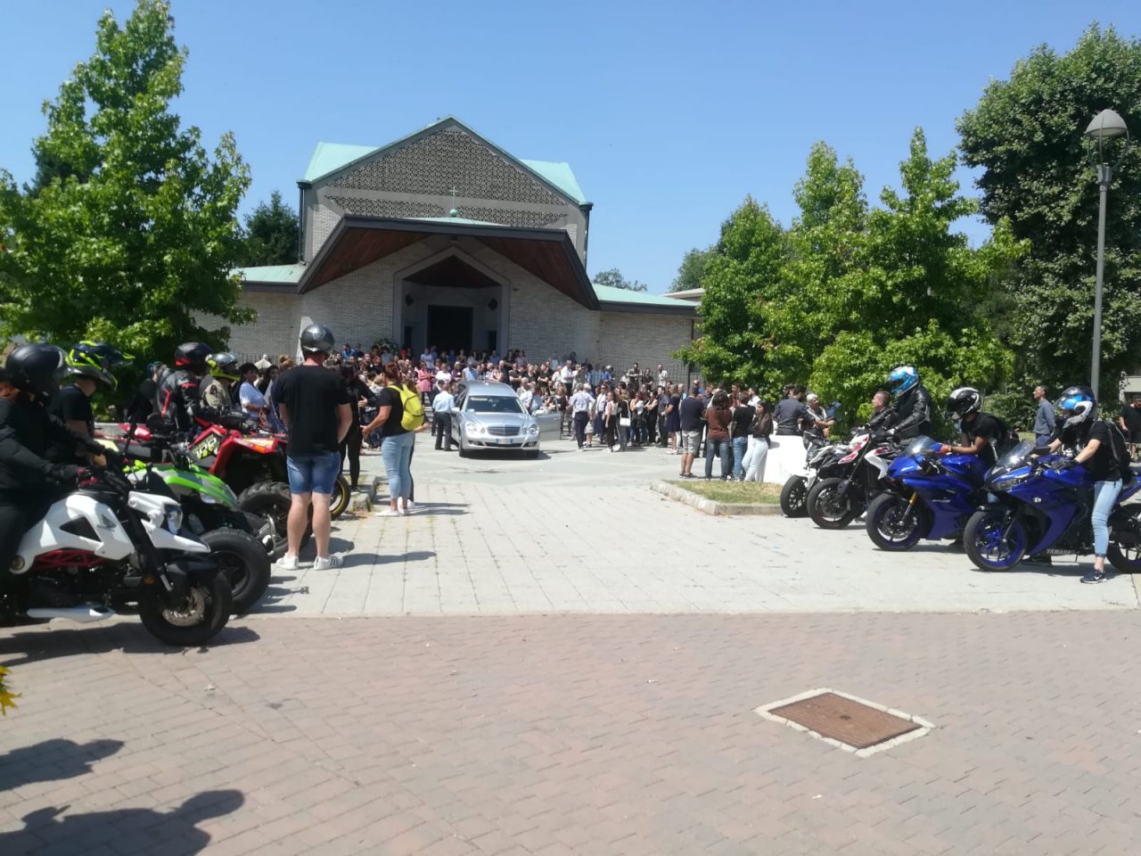 Il rombo dei motori dà l’addio a Giacomo