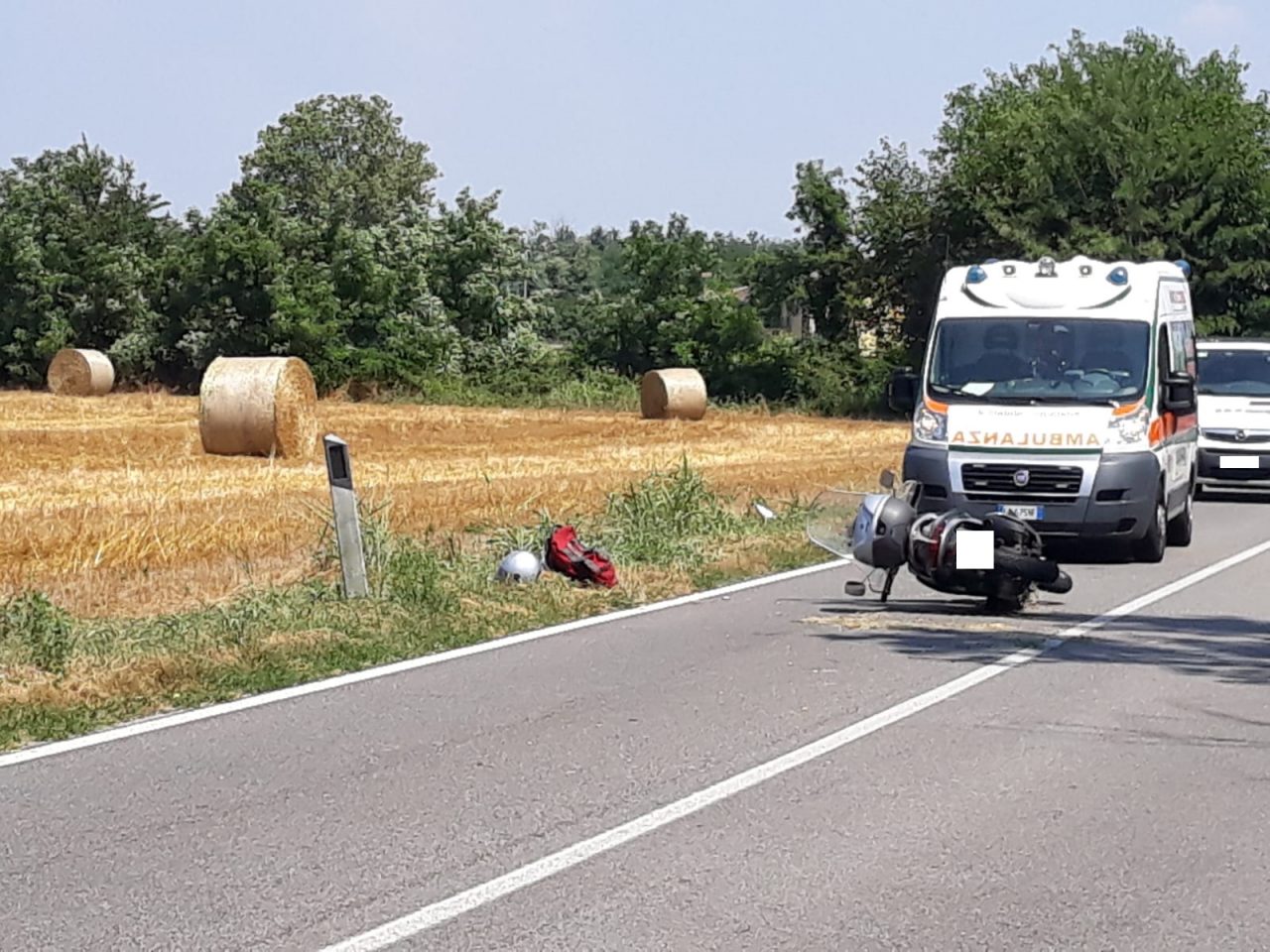 Cade in moto per evitare incidente: 45enne in ospedale – LE FOTO