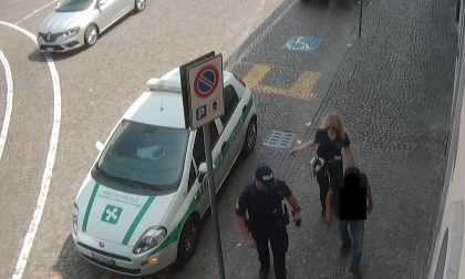 Aggrediscono verbalmente una donna: espulsi dall'Italia - LE FOTO