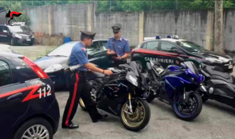 Rubate moto per un valore di 50mila euro: ritrovate in un campo nomadi