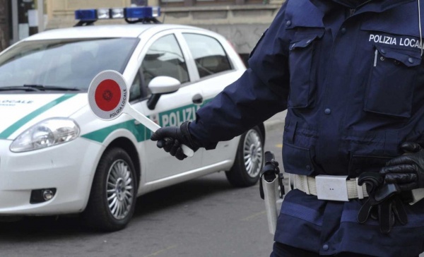 35enne esce fuori strada, soccorsa viene portata in ospedale