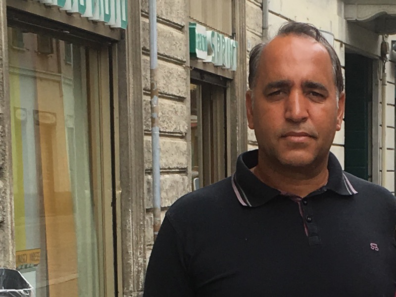 Mohammed salva un ragazzo dalle acque del canale Villoresi