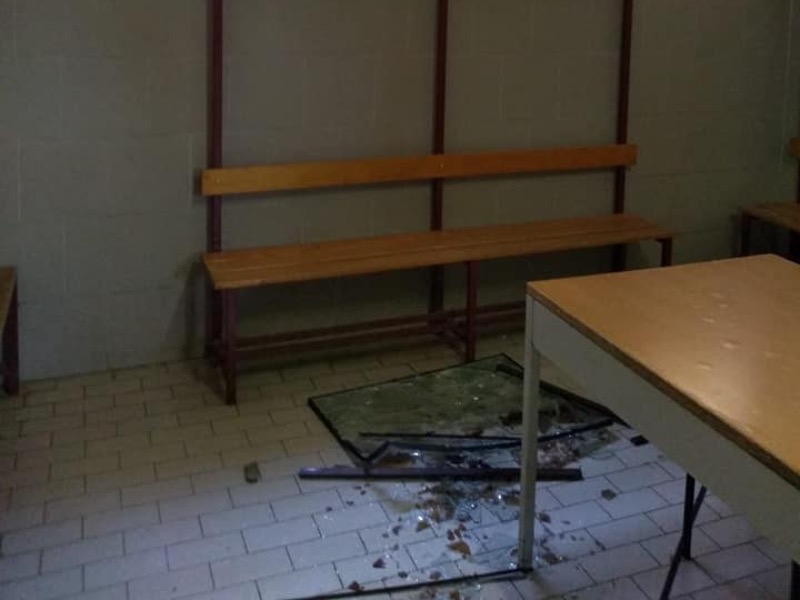 Ennesimo atto vandalico negli spogliatoi di via Roma a Rescaldina FOTO