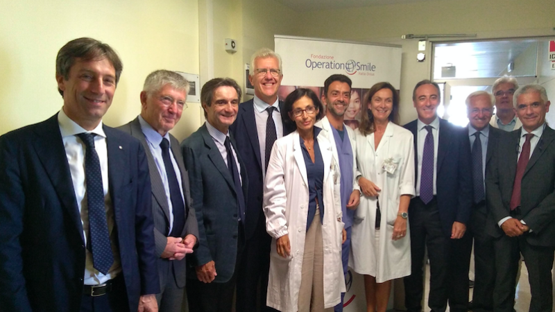 Il Governatore della Regione Lombardia, Attilio Fontana, in visita alla Smile House