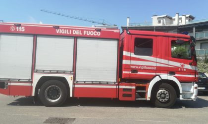 Sterpaglie in fiamme a Castellanza spente da un cittadino
