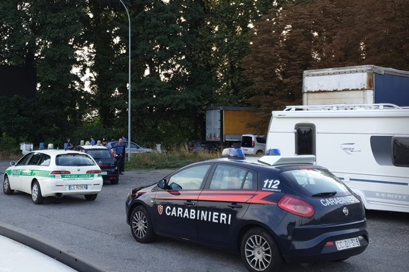 Nomadi bloccati prima dell’ingresso in stazione
