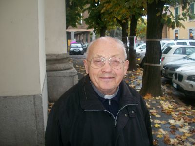Passirana si ferma per l’ultimo saluto a don Angelo