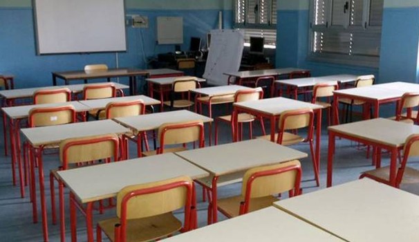 Coronavirus, scuole chiuse per un’altra settimana