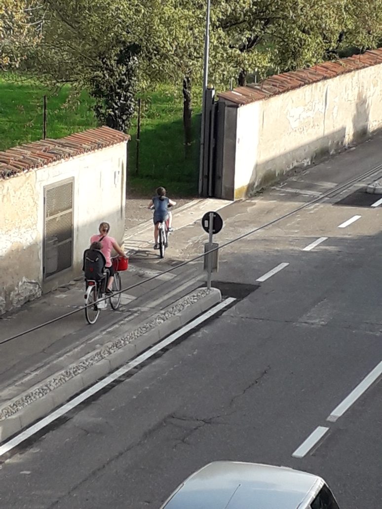 “Via Filippetti, quanti pericoli per pedoni e ciclisti”