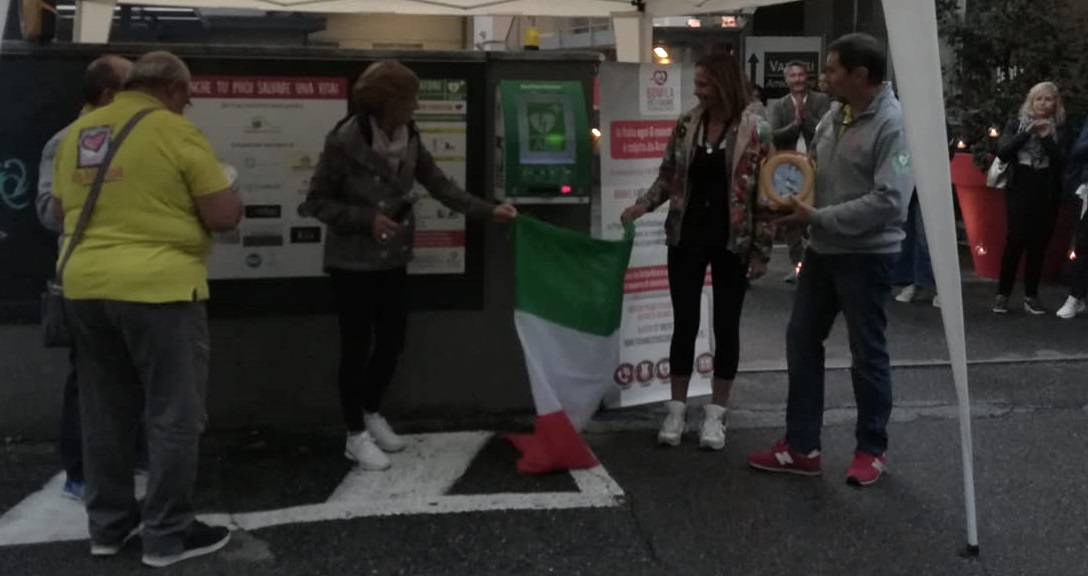 Defibrillatore, salvavita anche in vicolo Corridoni FOTO