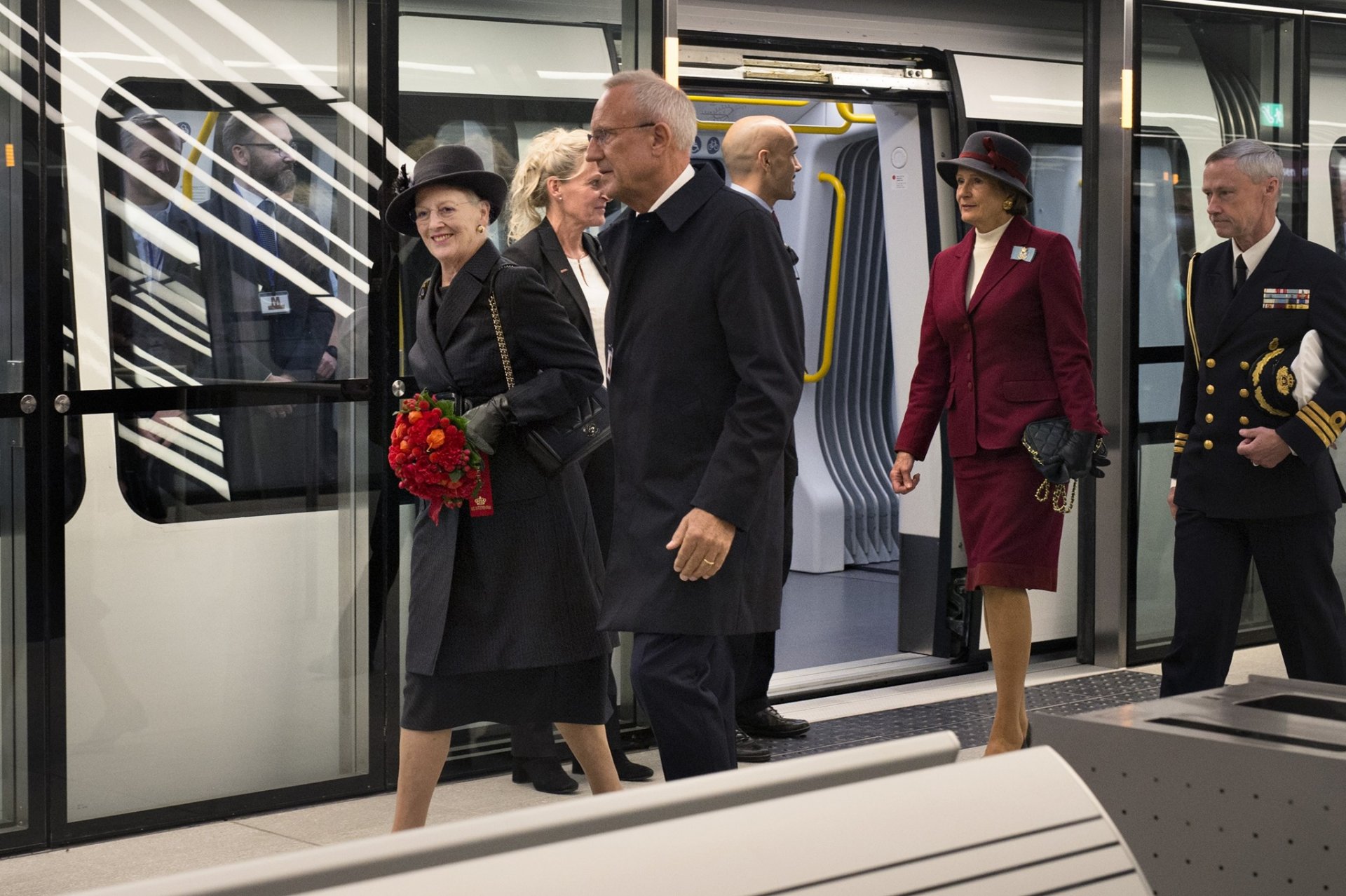 La regina di Danimarca in metro