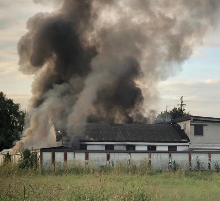 Capannone di Vedano Olona in fiamme