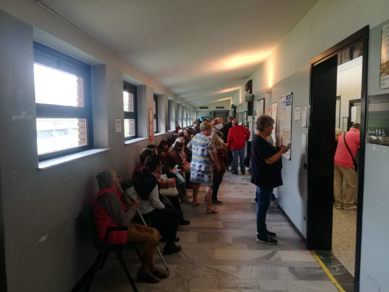 Delirio al Cup di Rho per le esenzioni: 220 persone e solo 2 sportelli aperti