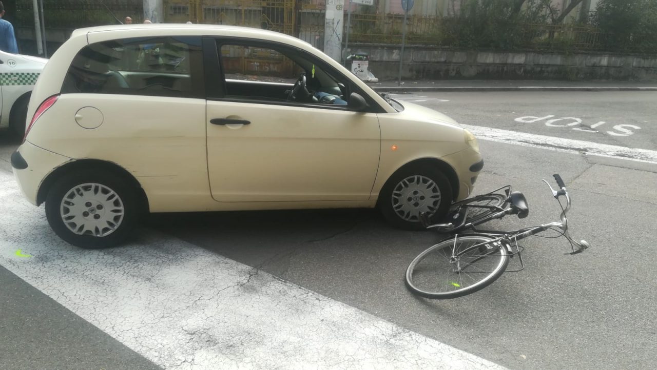 Donna in bici investita a Legnano FOTO