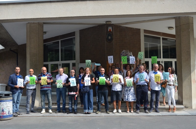 Ex compagni di scuola si ritrovano dopo 43 anni