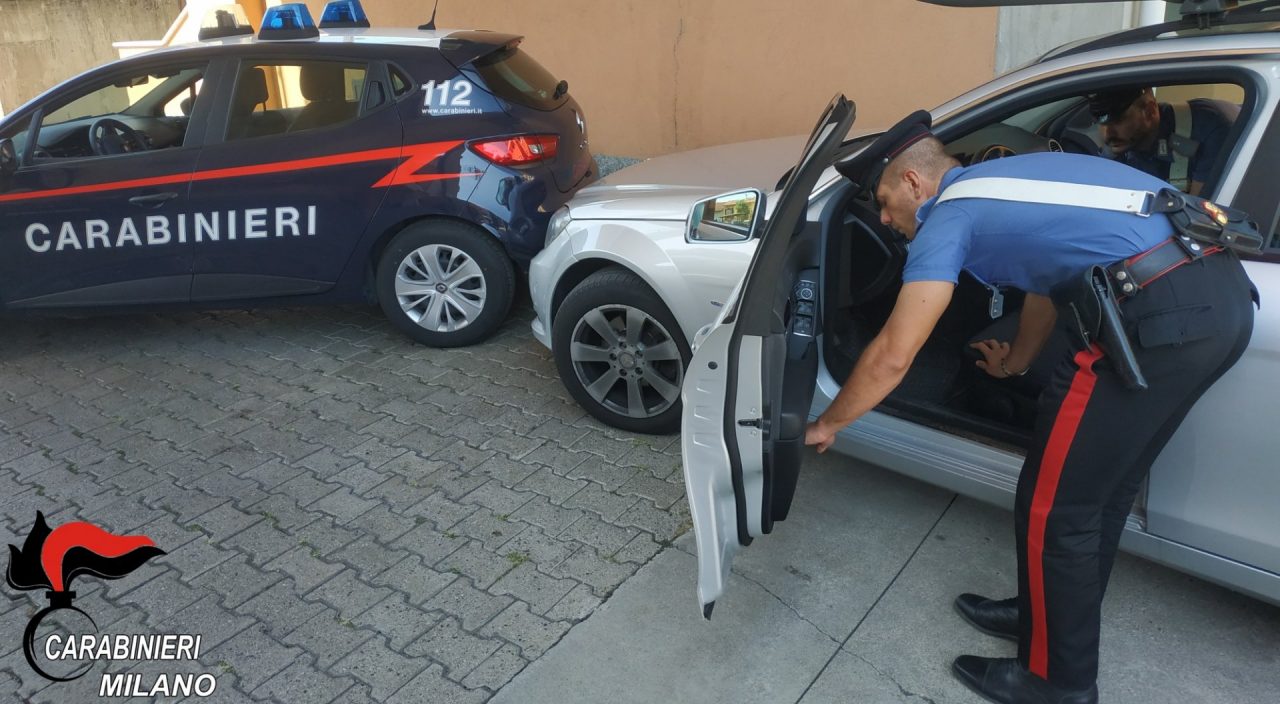 Preso spacciatore albanese ricercato, in casa droga e soldi