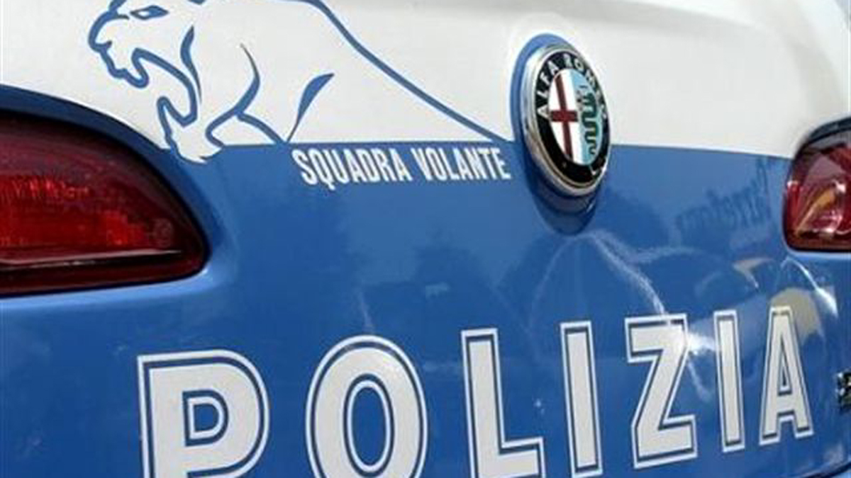 Ladri in azione: con il suv “schiacciano” la volante e scappano