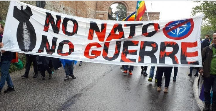 No alla guerra, presidio alla base Nato di Solbiate