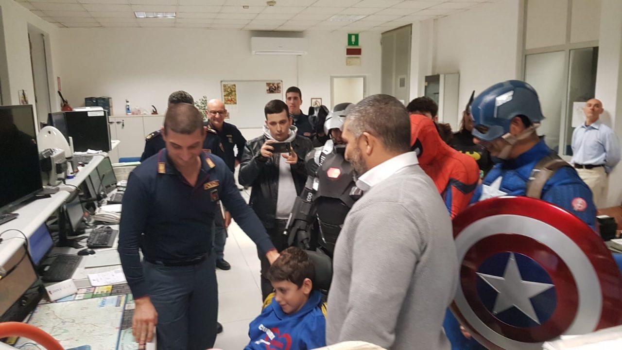 supereroi in questura a varese