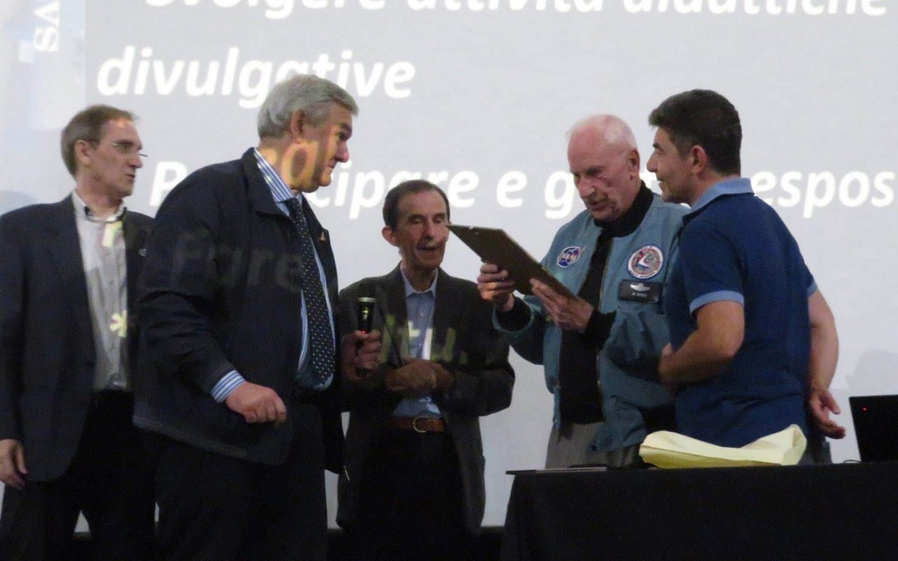 Pienone al Grassi per la storica serata con l’astronauta dell’Apollo 15