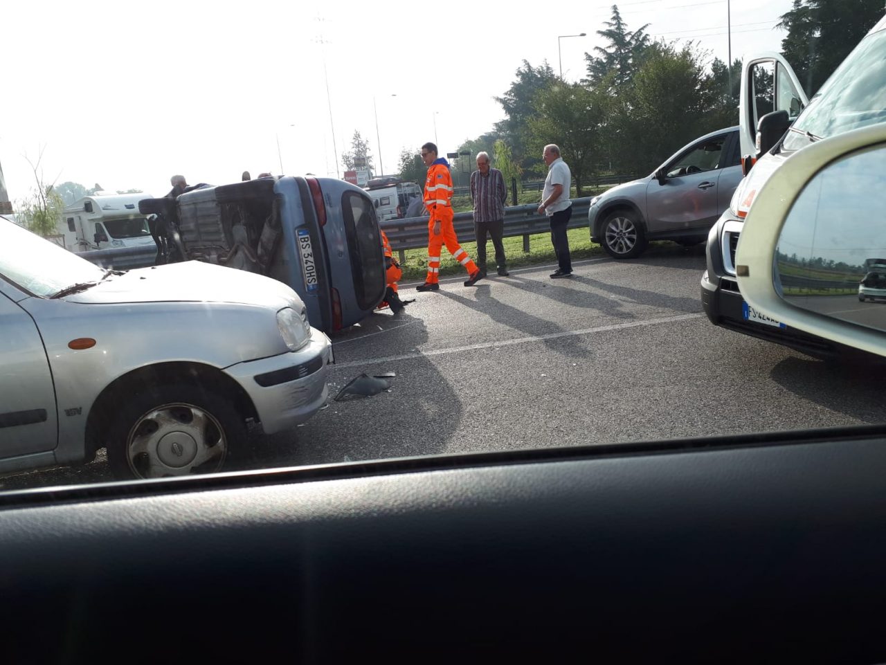 Si ribalta con l’auto a Magenta