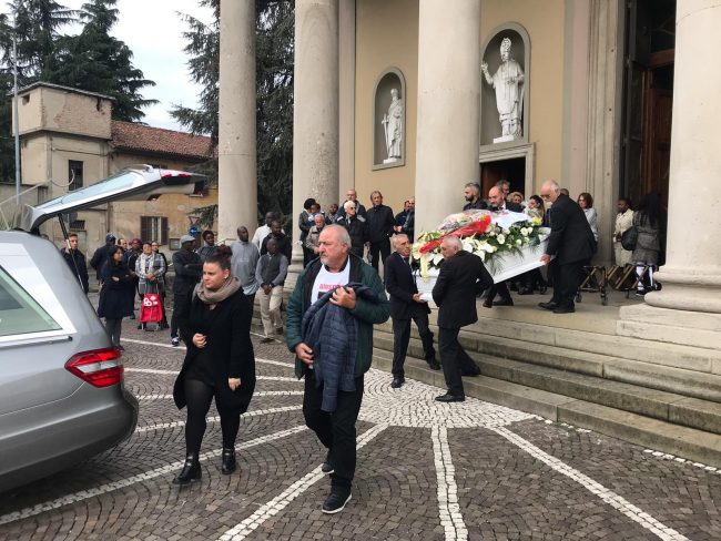 “Eri un angelo tra noi”, il commosso addio alla giovane Sharly uccisa dal compagno