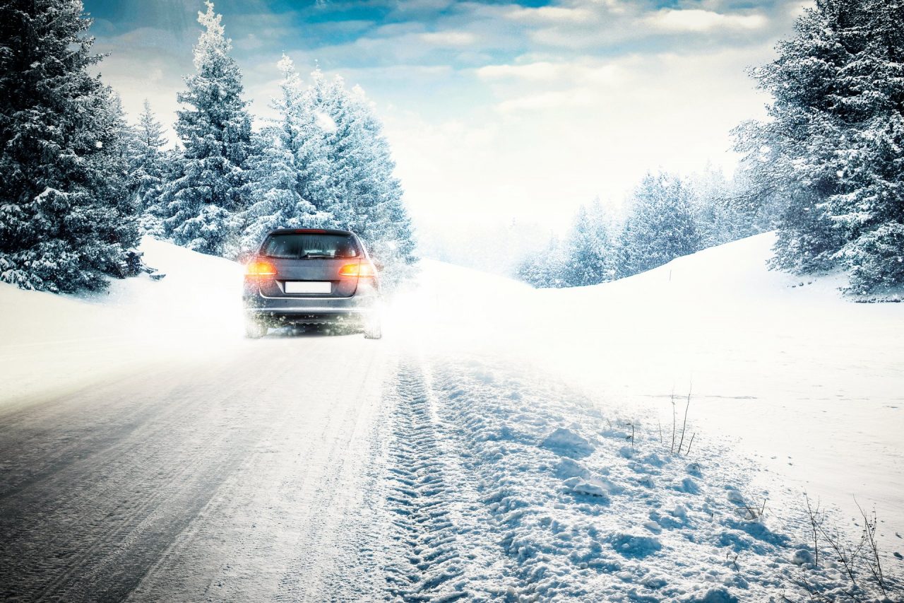 Cambio gomme: pneumatici invernali, chiodati e catene