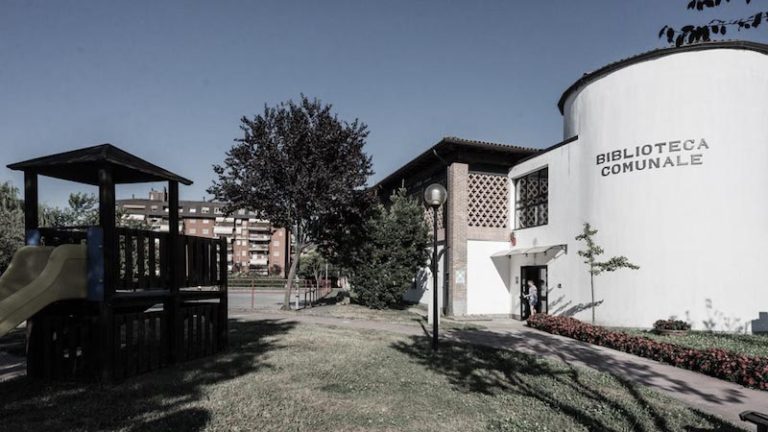 Tredicenne palpeggiata in biblioteca: arrestato 50enne di Pero