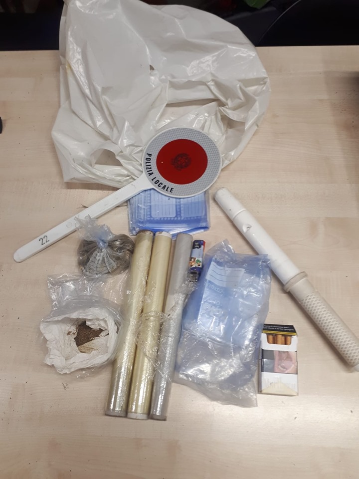 Spacciatore in fuga ingoia la droga e finisce all’ospedale