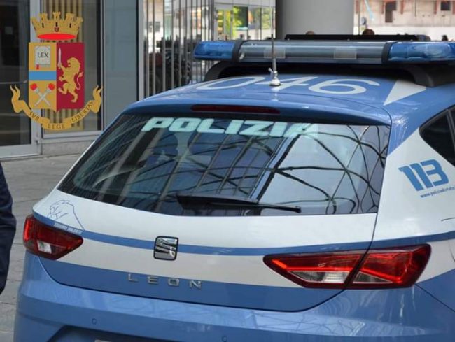 Spacciatore trovato con la droga vicino a un locale pubblico: arrestato