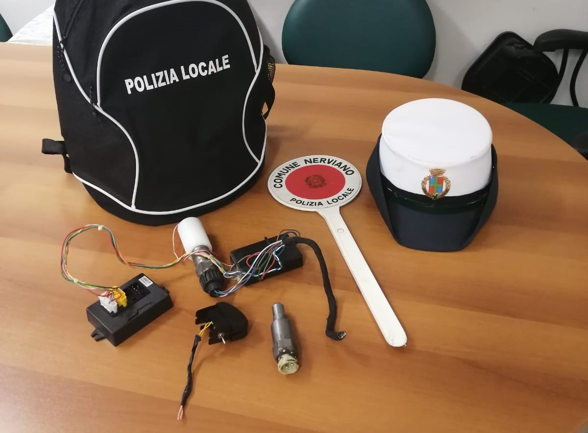 Alterava il tachigrafo, camionista beccato dalla Polizia locale