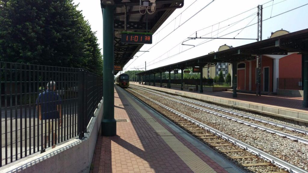 Spaccio in stazione: nascondevano la droga sulla banchina