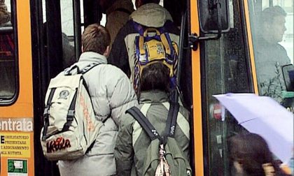 15enne palpeggiata sul bus, Carabinieri sulle tracce del molestatore
