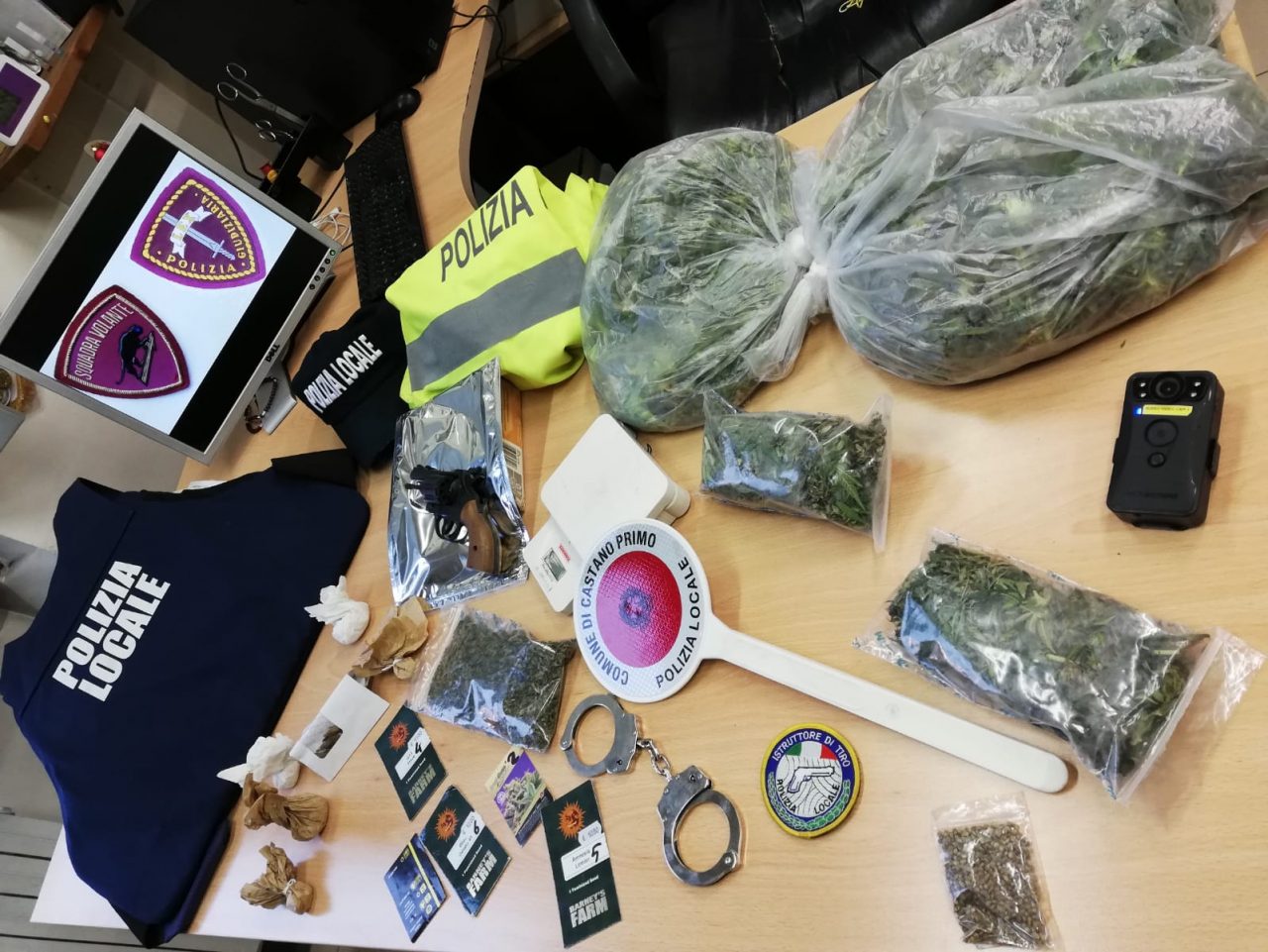 Marijuana in garage, arrestato 54enne di Castano – FOTO